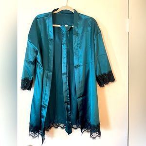 Women’s short bathrobe. New and never worn!